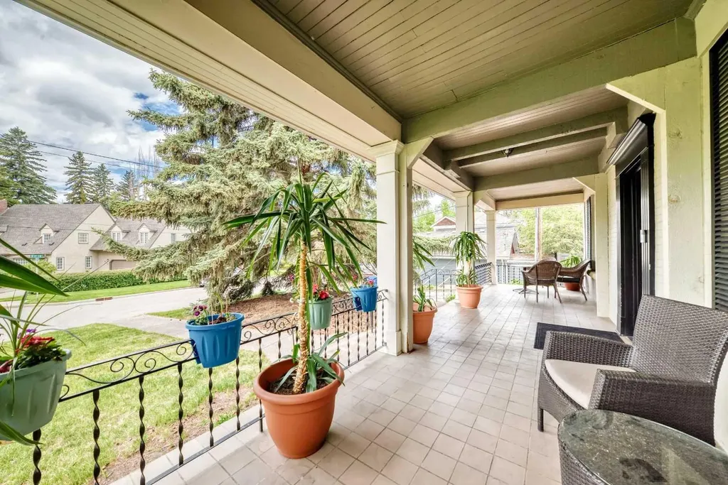 4112 8 Street SW Calgary AB T2S 2N9