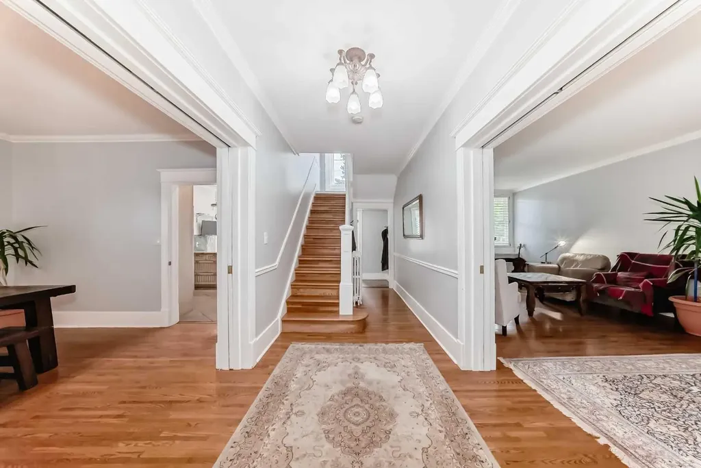 4112 8 Street SW Calgary AB T2S 2N9