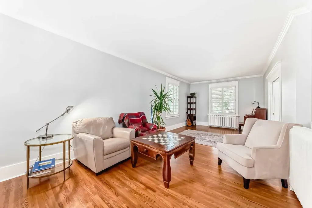 4112 8 Street SW Calgary AB T2S 2N9