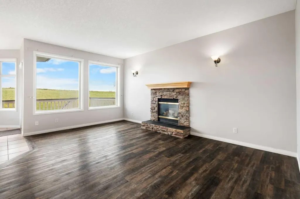 79 Royal Crest Way NW Calgary AB T3G 4M9