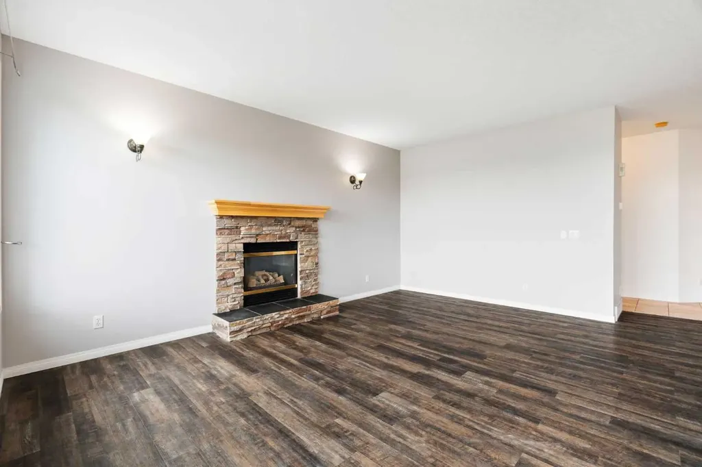 79 Royal Crest Way NW Calgary AB T3G 4M9