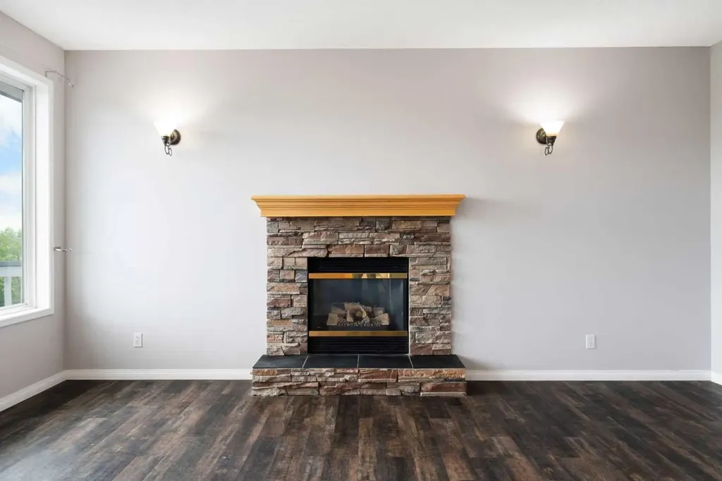 79 Royal Crest Way NW Calgary AB T3G 4M9