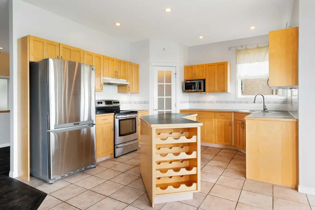 79 Royal Crest Way NW Calgary AB T3G 4M9