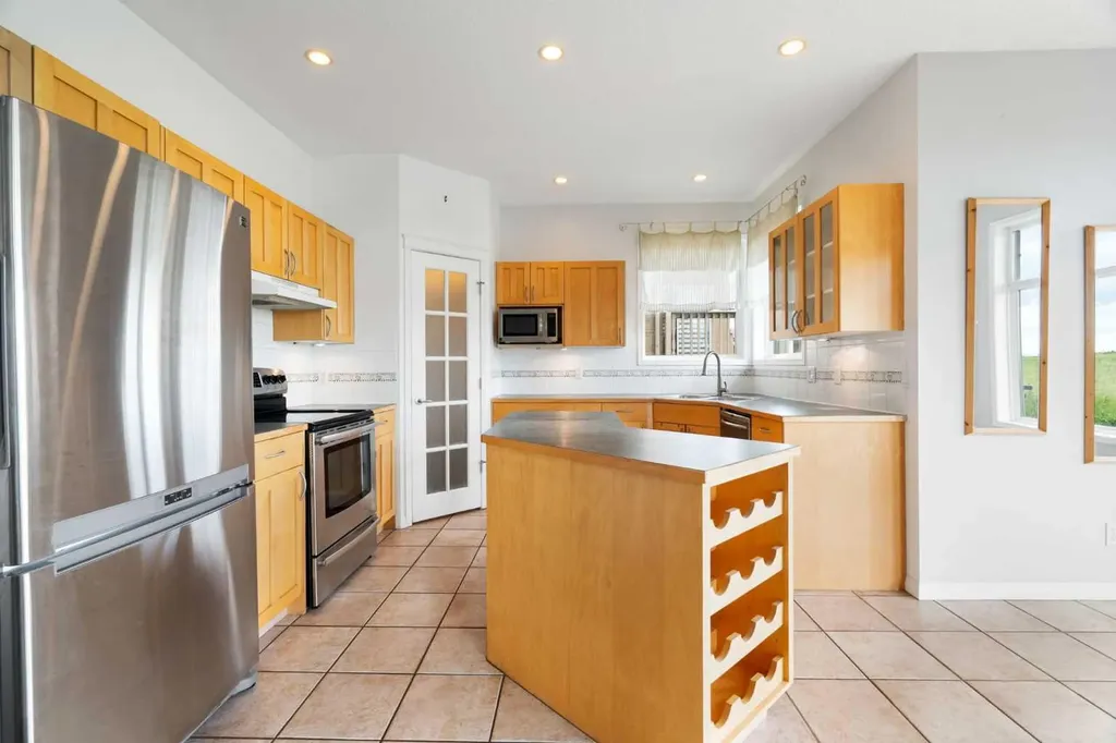 79 Royal Crest Way NW Calgary AB T3G 4M9