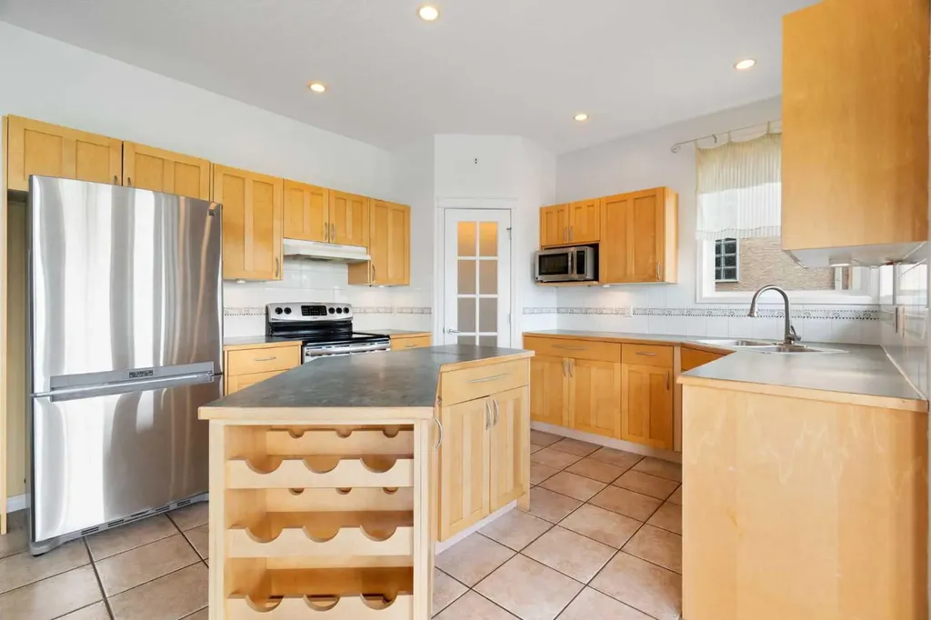 79 Royal Crest Way NW Calgary AB T3G 4M9