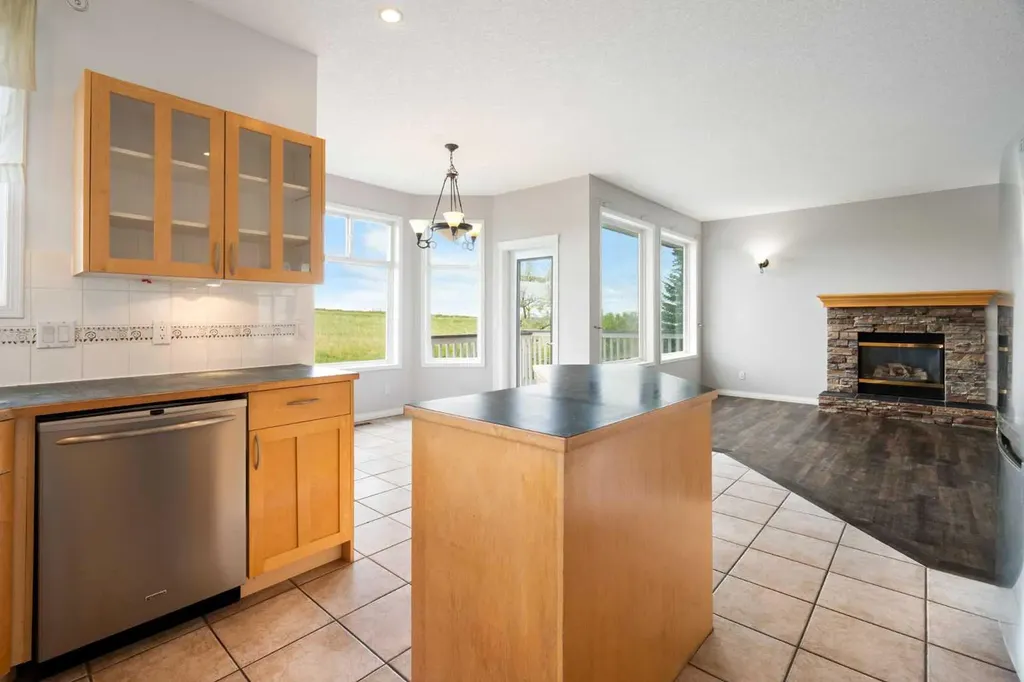 79 Royal Crest Way NW Calgary AB T3G 4M9