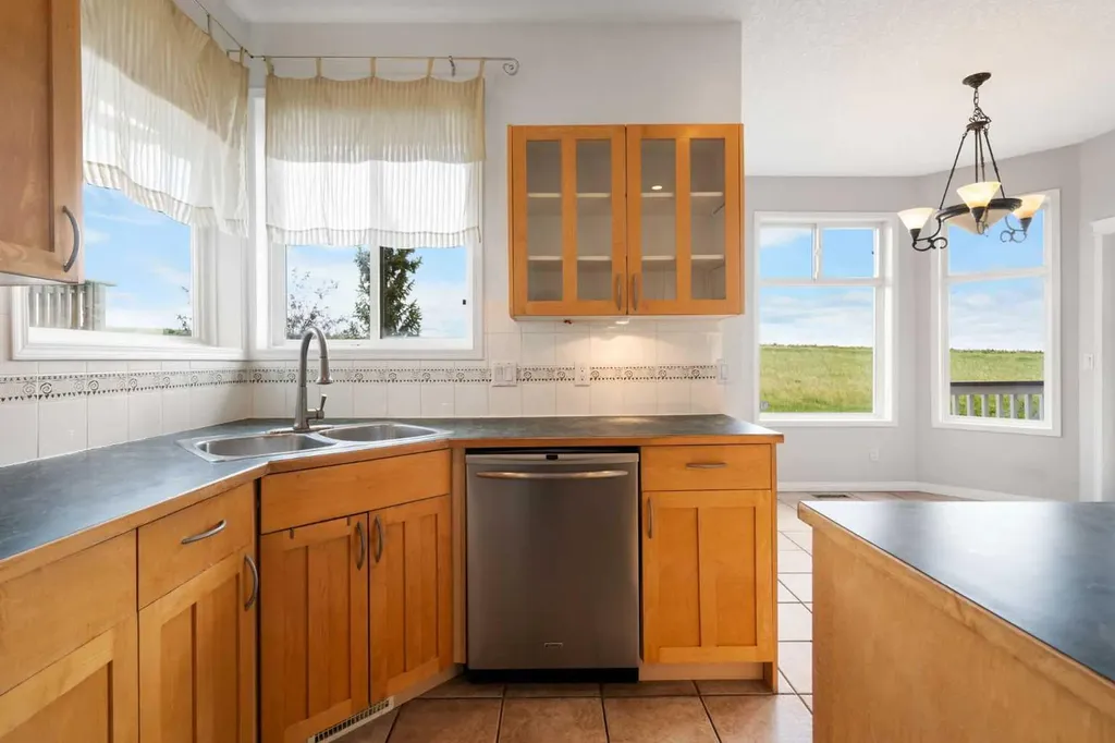 79 Royal Crest Way NW Calgary AB T3G 4M9
