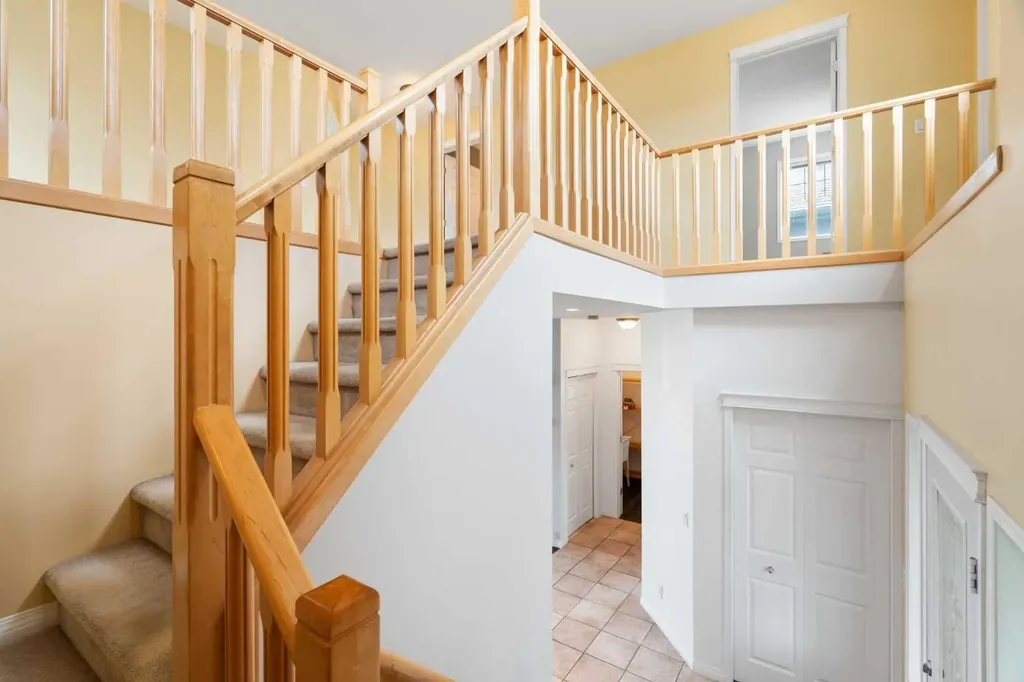 79 Royal Crest Way NW Calgary AB T3G 4M9
