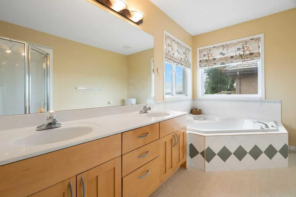 79 Royal Crest Way NW Calgary AB T3G 4M9