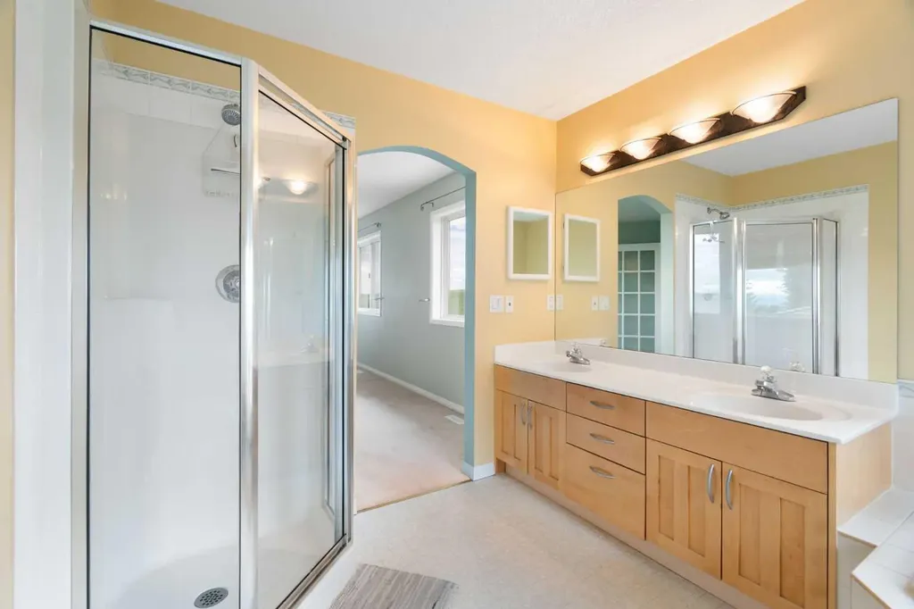 79 Royal Crest Way NW Calgary AB T3G 4M9