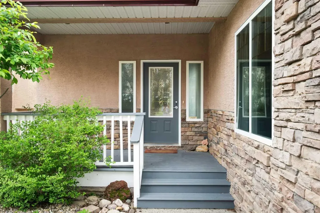 79 Royal Crest Way NW Calgary AB T3G 4M9