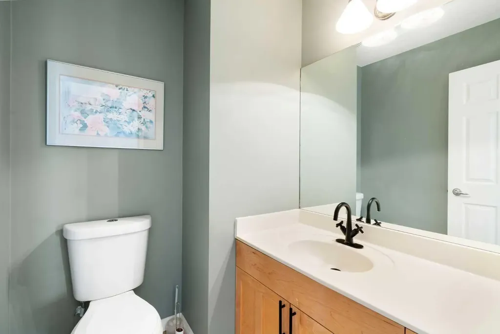 79 Royal Crest Way NW Calgary AB T3G 4M9