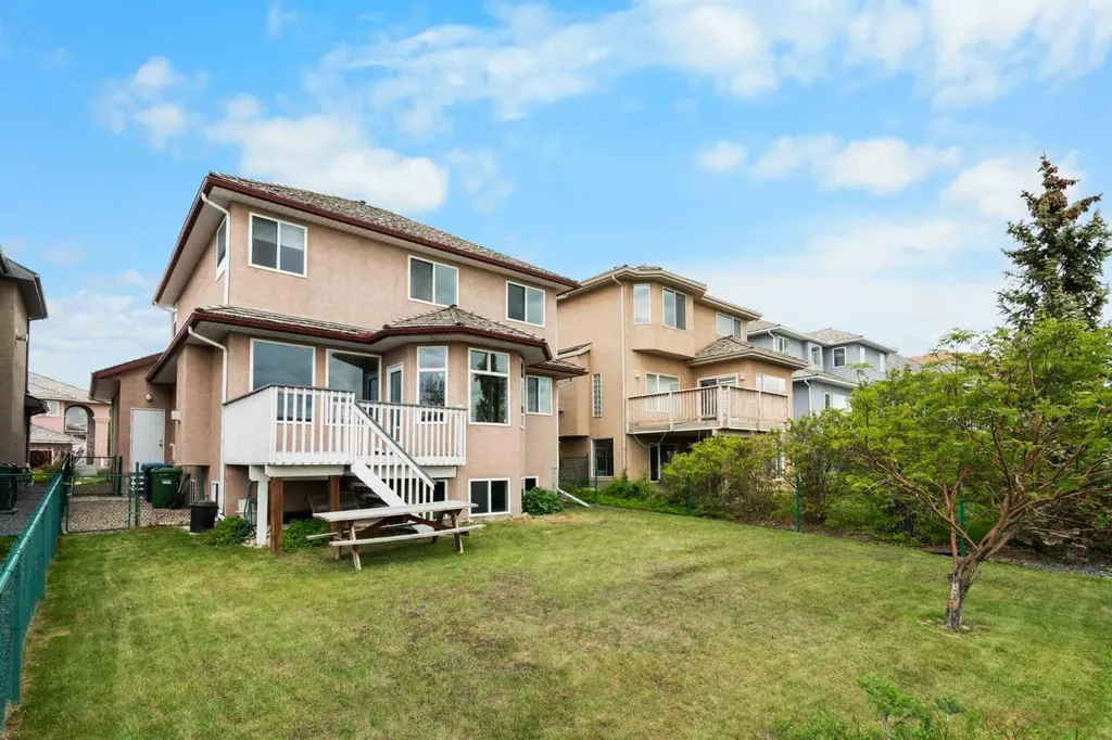79 Royal Crest Way NW Calgary AB T3G 4M9