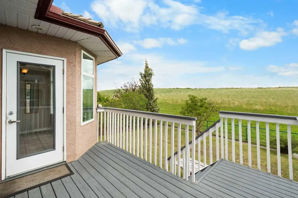 79 Royal Crest Way NW Calgary AB T3G 4M9