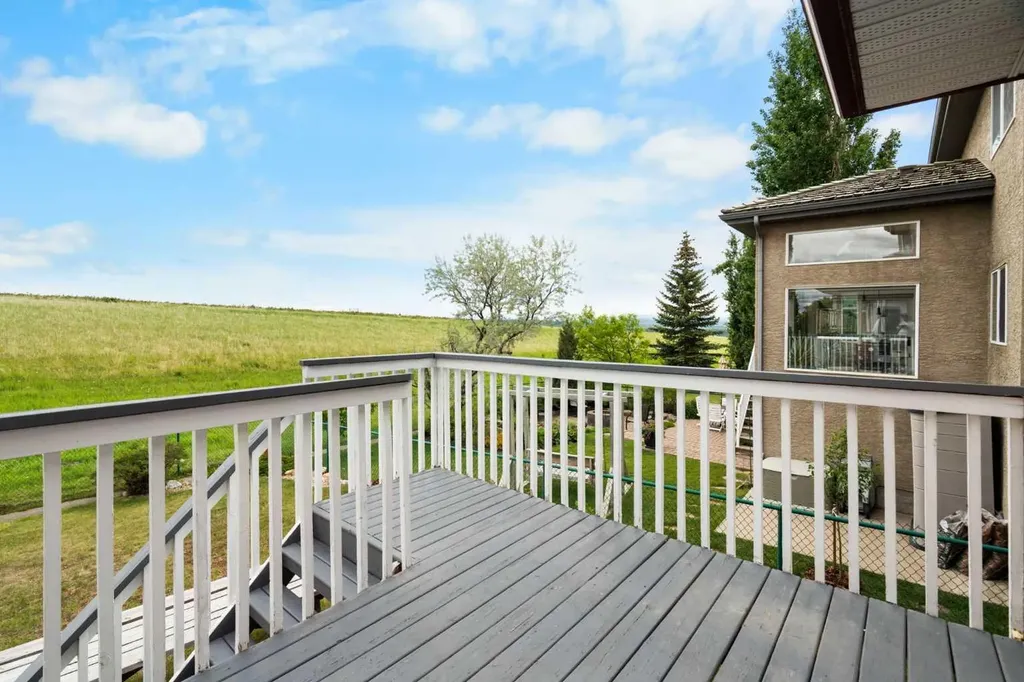 79 Royal Crest Way NW Calgary AB T3G 4M9