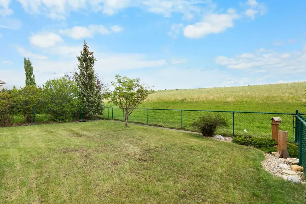 79 Royal Crest Way NW Calgary AB T3G 4M9