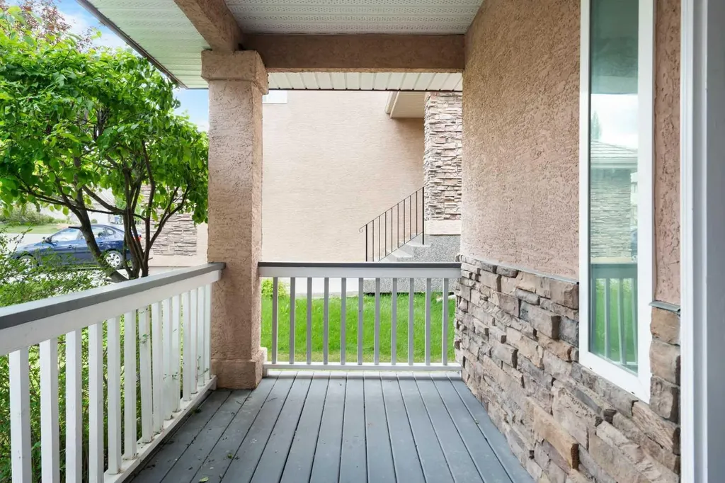79 Royal Crest Way NW Calgary AB T3G 4M9