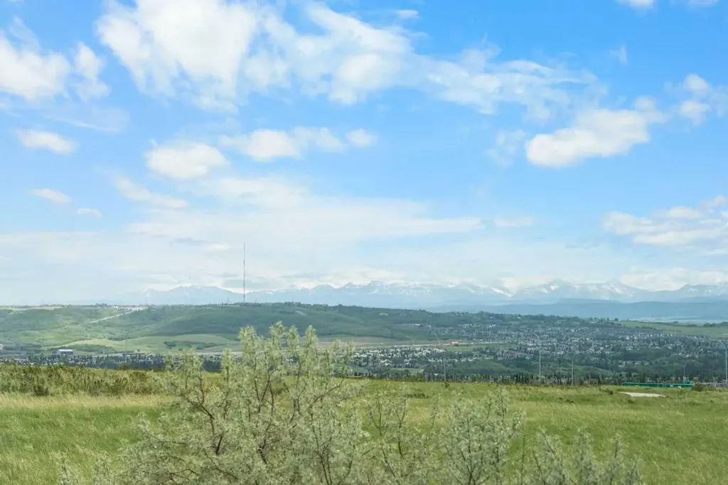 79 Royal Crest Way NW Calgary AB T3G 4M9