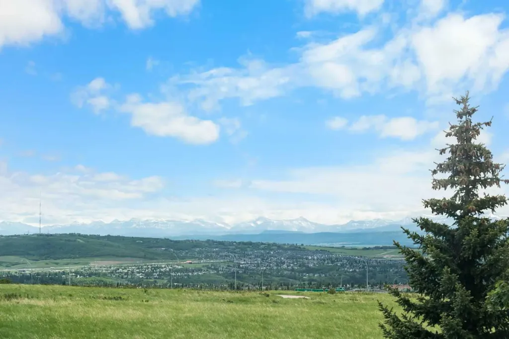 79 Royal Crest Way NW Calgary AB T3G 4M9
