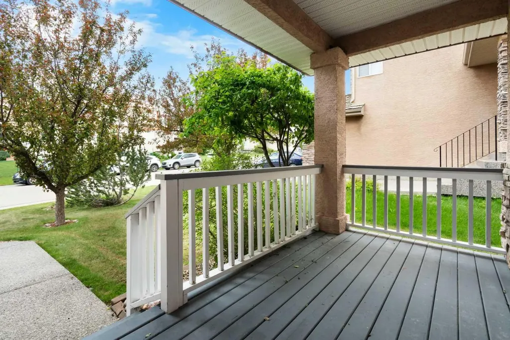 79 Royal Crest Way NW Calgary AB T3G 4M9
