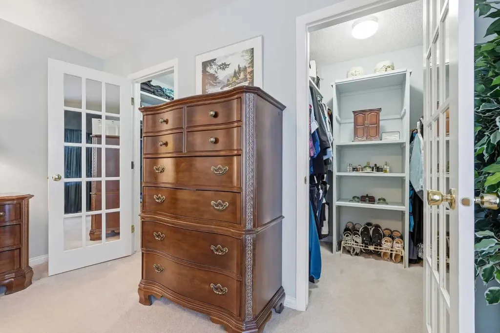 1649 Evergreen Hill SW Calgary AB T2Y 3B6