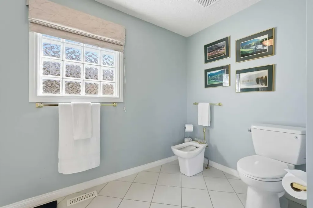1649 Evergreen Hill SW Calgary AB T2Y 3B6