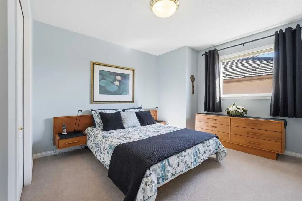 1649 Evergreen Hill SW Calgary AB T2Y 3B6
