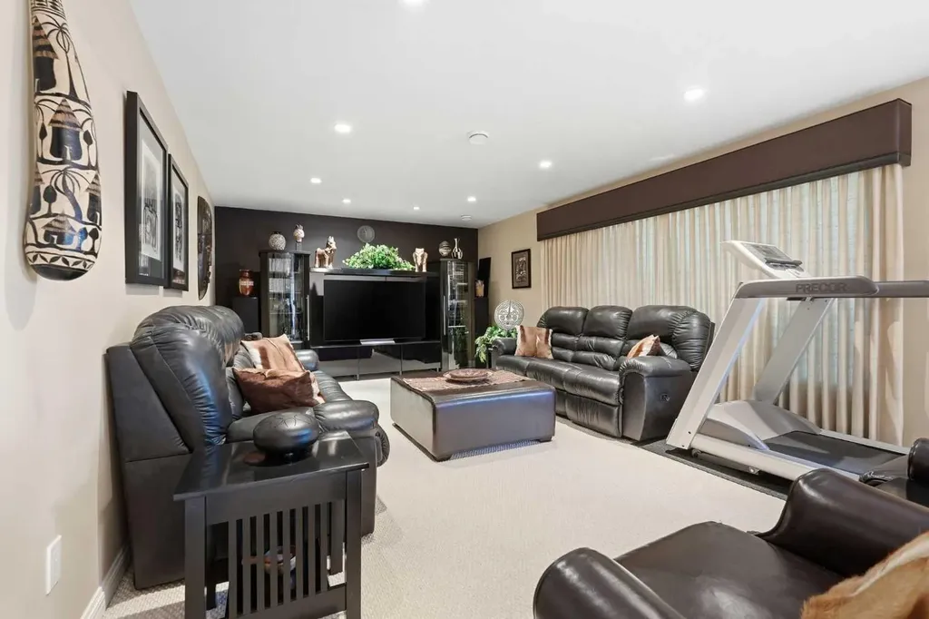 1649 Evergreen Hill SW Calgary AB T2Y 3B6