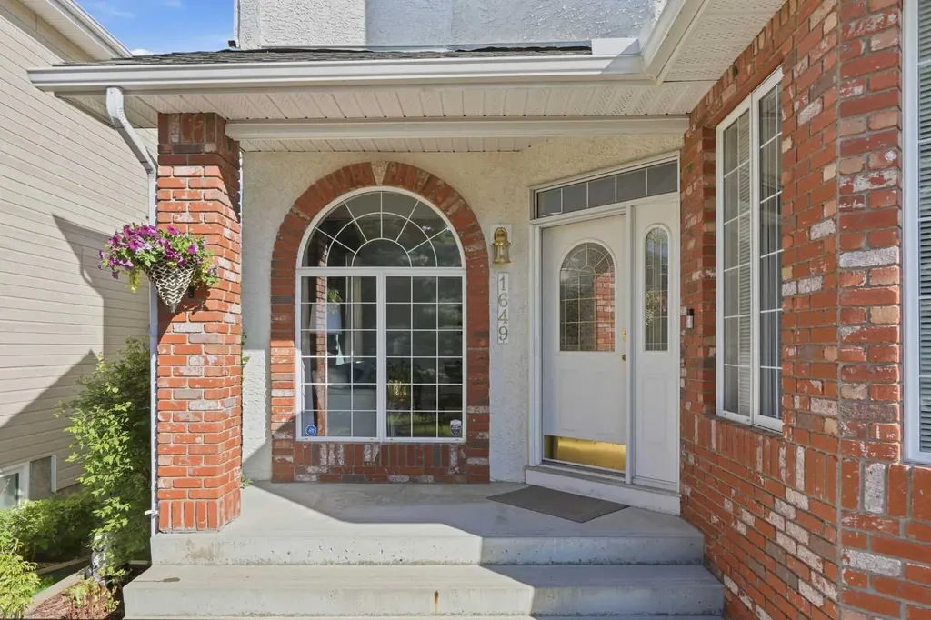 1649 Evergreen Hill SW Calgary AB T2Y 3B6