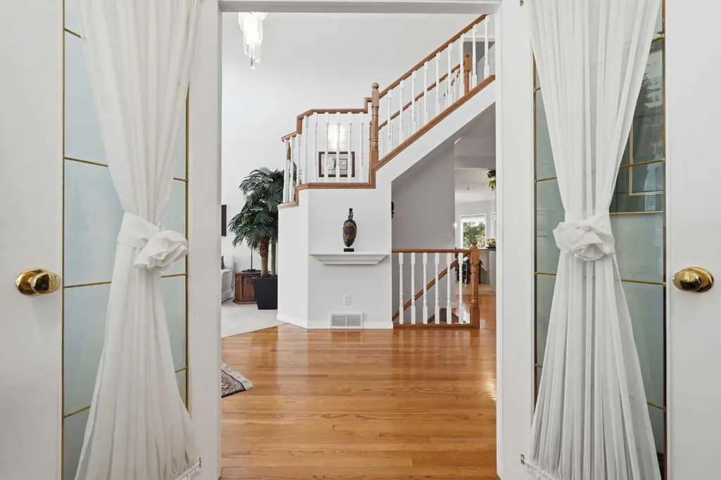 1649 Evergreen Hill SW Calgary AB T2Y 3B6