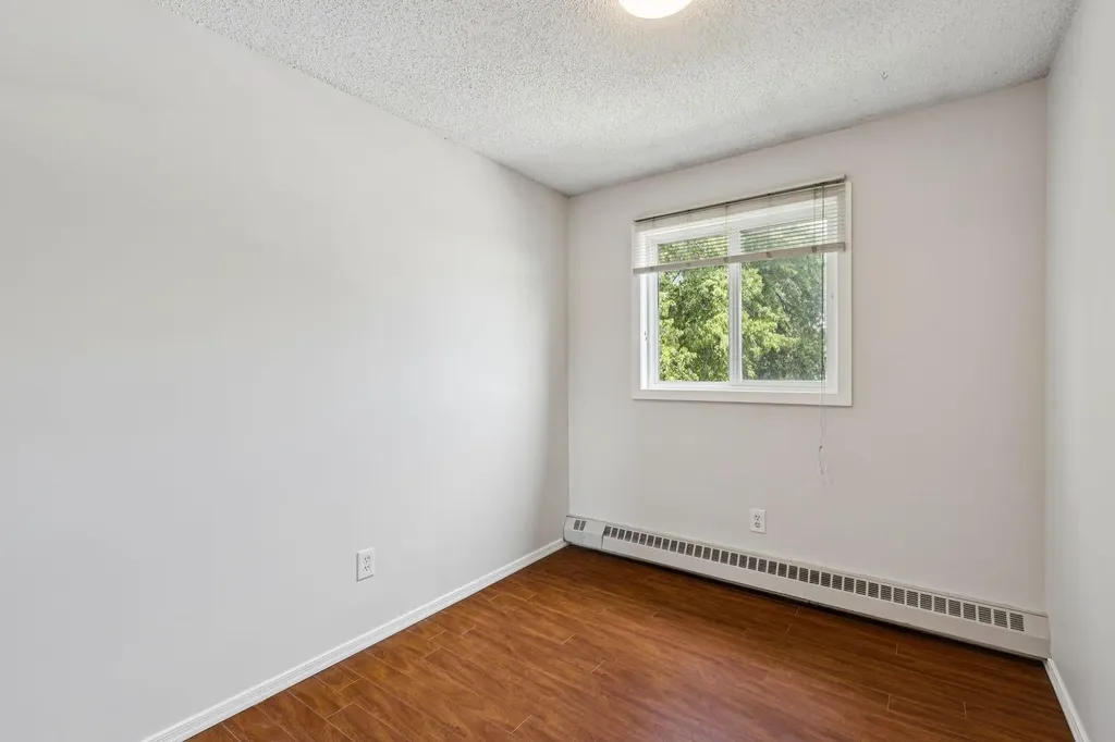2508 17 Street SW Calgary AB T2T 4M8