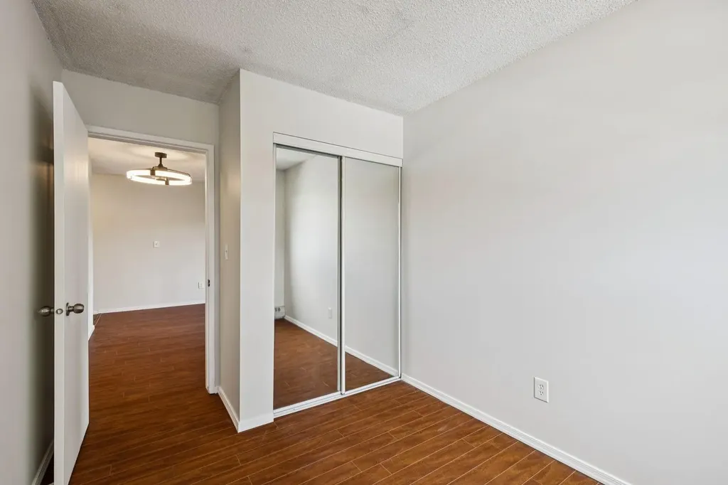 2508 17 Street SW Calgary AB T2T 4M8
