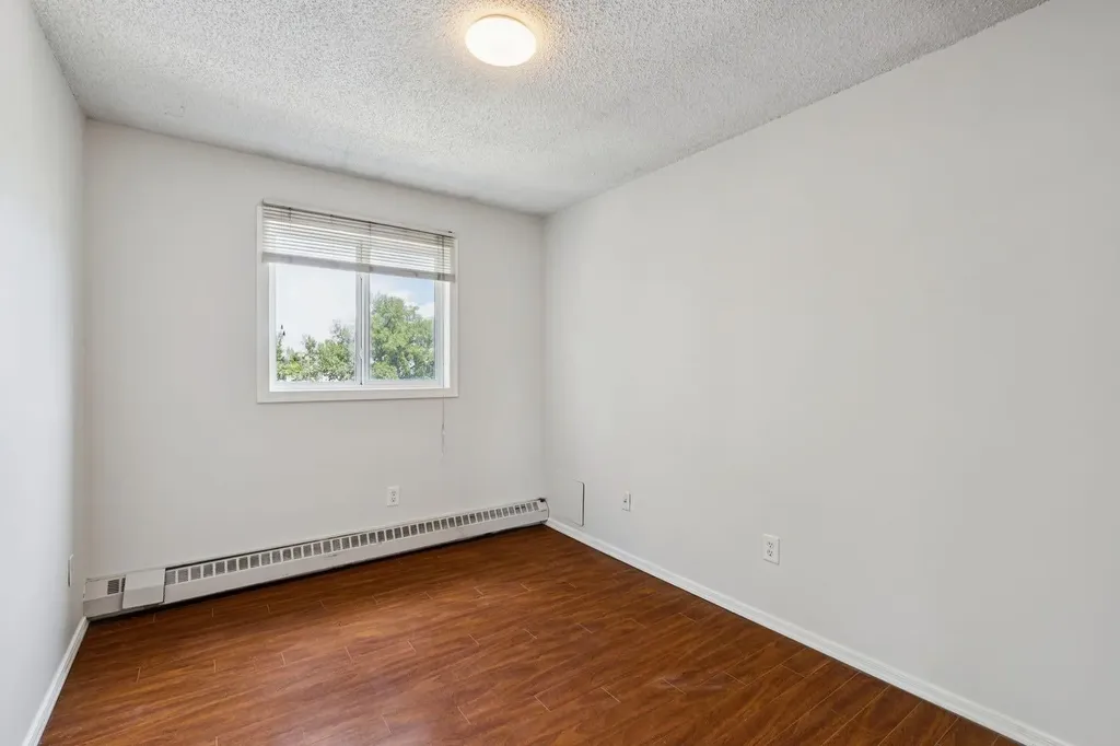 2508 17 Street SW Calgary AB T2T 4M8