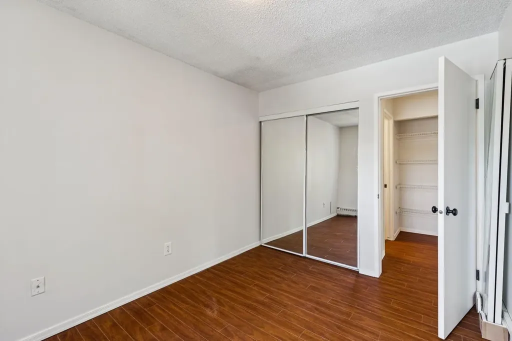 2508 17 Street SW Calgary AB T2T 4M8