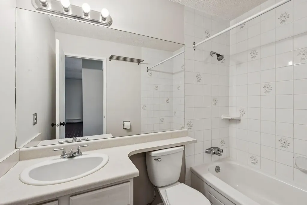 2508 17 Street SW Calgary AB T2T 4M8