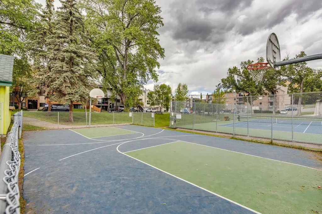 2508 17 Street SW Calgary AB T2T 4M8