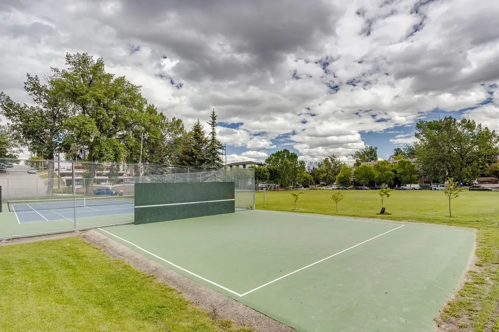 2508 17 Street SW Calgary AB T2T 4M8
