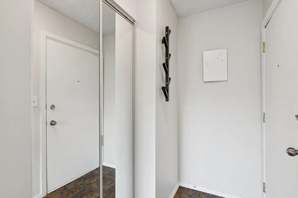 2508 17 Street SW Calgary AB T2T 4M8