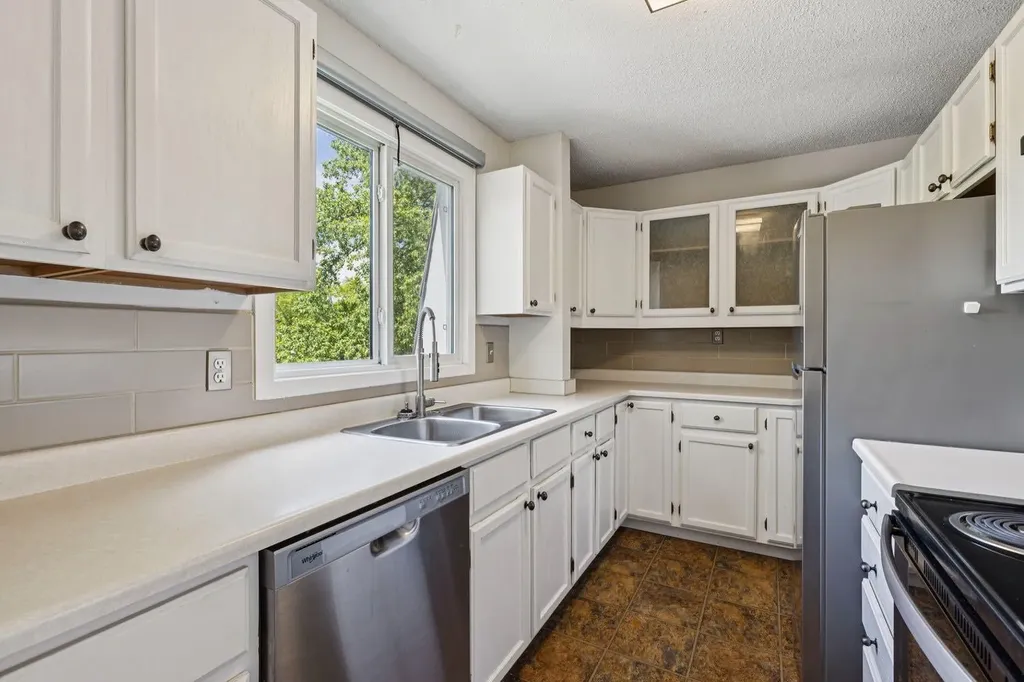 2508 17 Street SW Calgary AB T2T 4M8