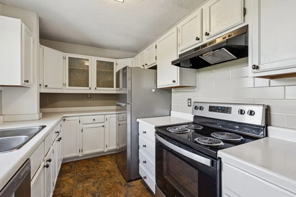 2508 17 Street SW Calgary AB T2T 4M8