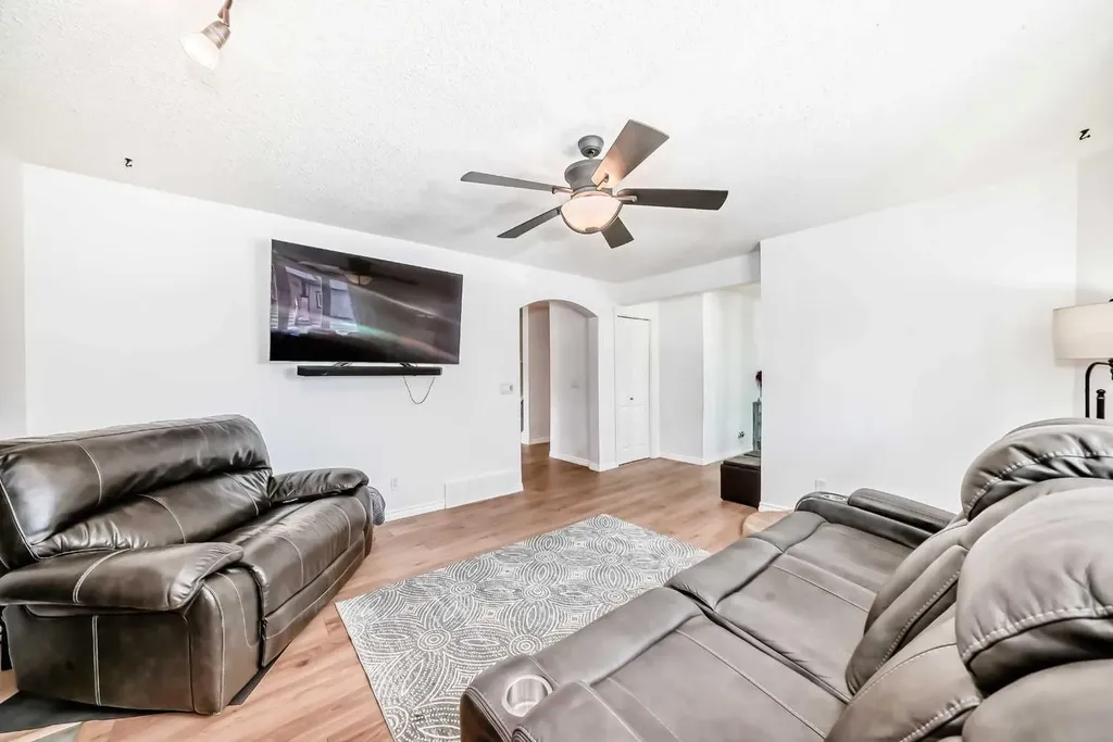 21 Mckinnon Street NW Langdon AB T0J 1X2