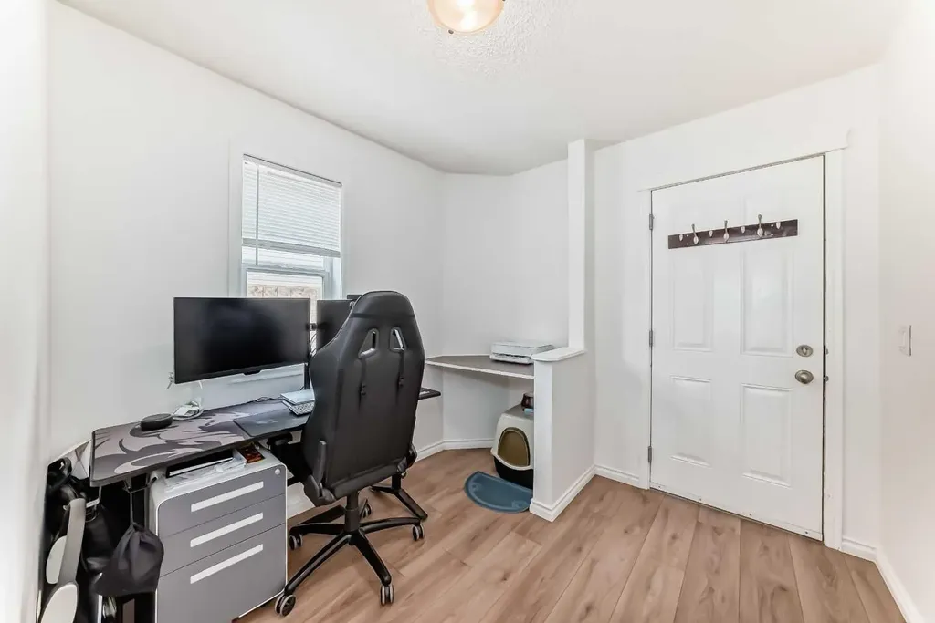 21 Mckinnon Street NW Langdon AB T0J 1X2