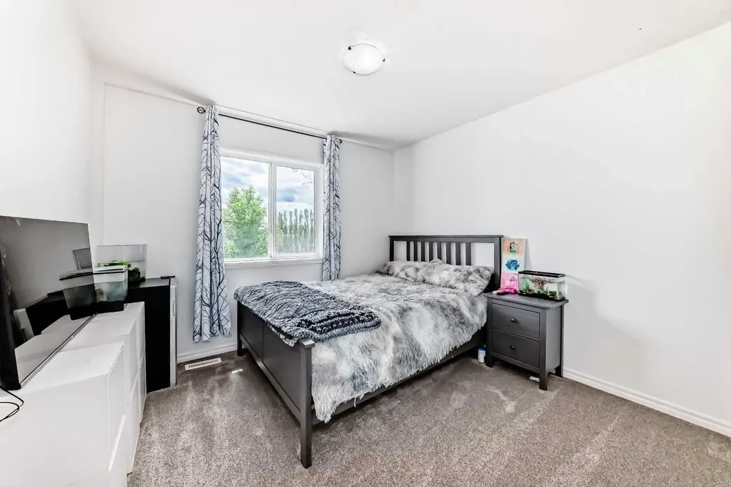 21 Mckinnon Street NW Langdon AB T0J 1X2