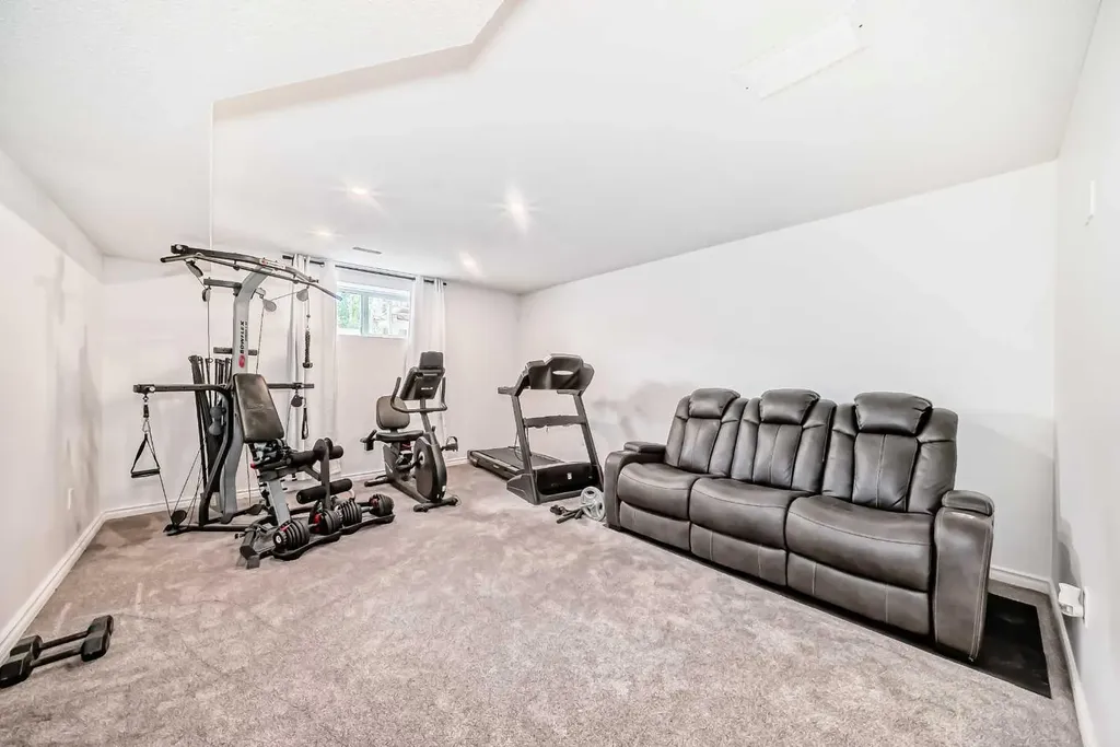 21 Mckinnon Street NW Langdon AB T0J 1X2