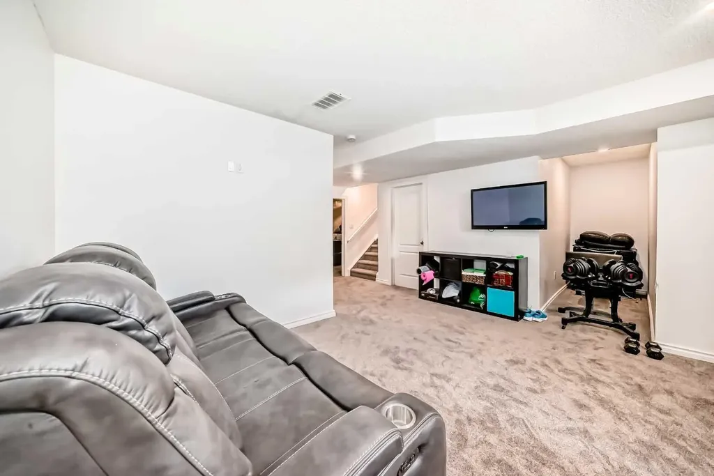 21 Mckinnon Street NW Langdon AB T0J 1X2