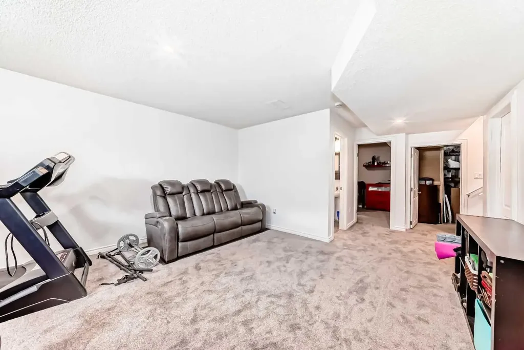 21 Mckinnon Street NW Langdon AB T0J 1X2
