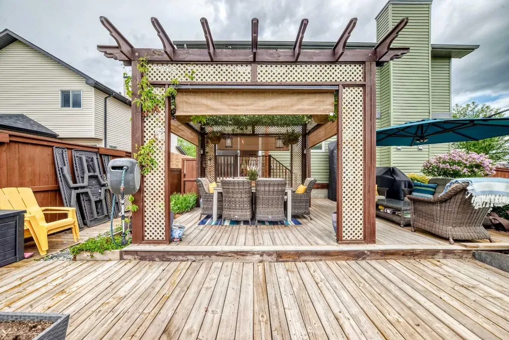 21 Mckinnon Street NW Langdon AB T0J 1X2