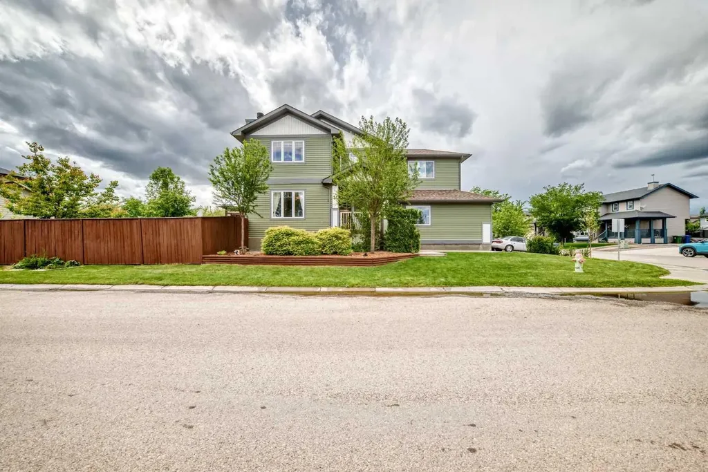 21 Mckinnon Street NW Langdon AB T0J 1X2