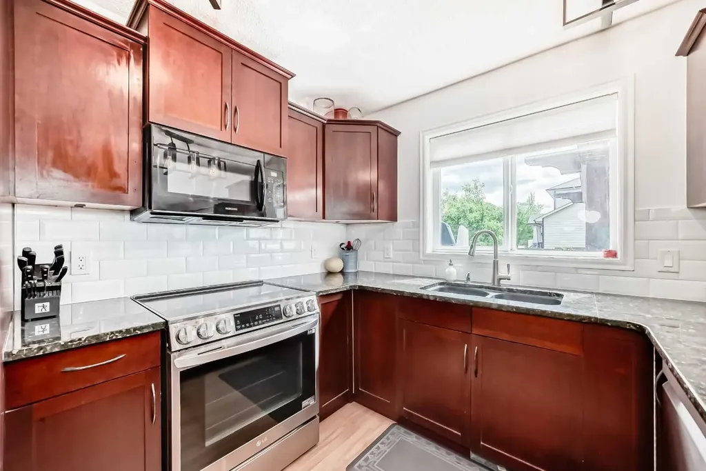 21 Mckinnon Street NW Langdon AB T0J 1X2