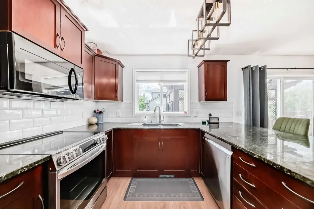 21 Mckinnon Street NW Langdon AB T0J 1X2